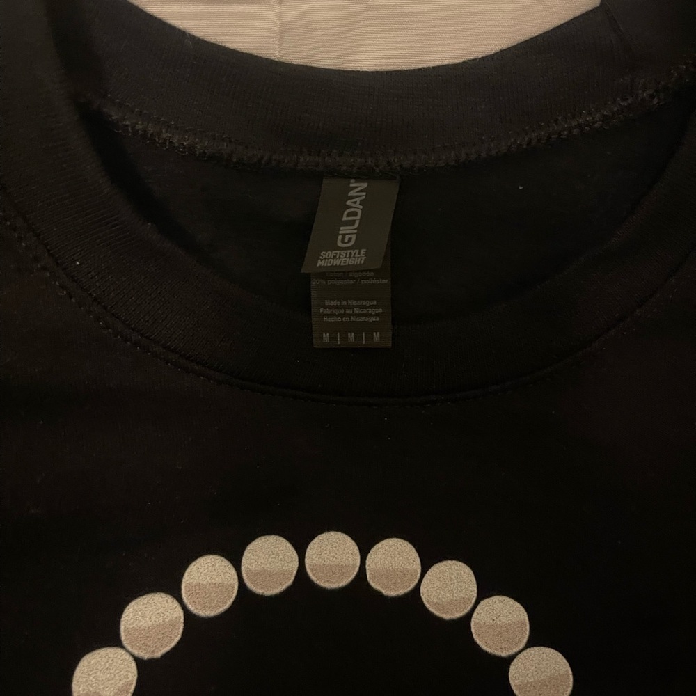 Gildan Black Sweatshirt with Circle Design - Picture 2 of 2